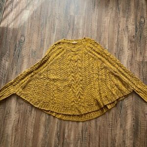 Poncho Chunky Sweater Mustard M/L never worn